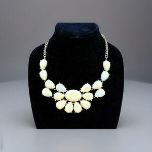 Yellow Stone Statement Bib Necklace With Gold Tone Chain 18”
